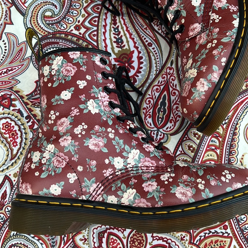 🌺🌸 Dr. Martens Burgundy Rose Floral Boots 🌸🌺 - Picture 13 of 16